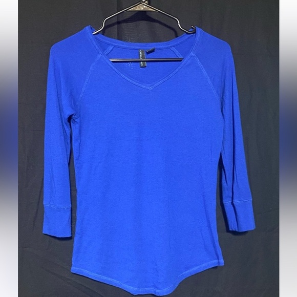 Cynthia Rowley top, blue v-neck shirt, three-quarter length sleeve size medium - Picture 5 of 16